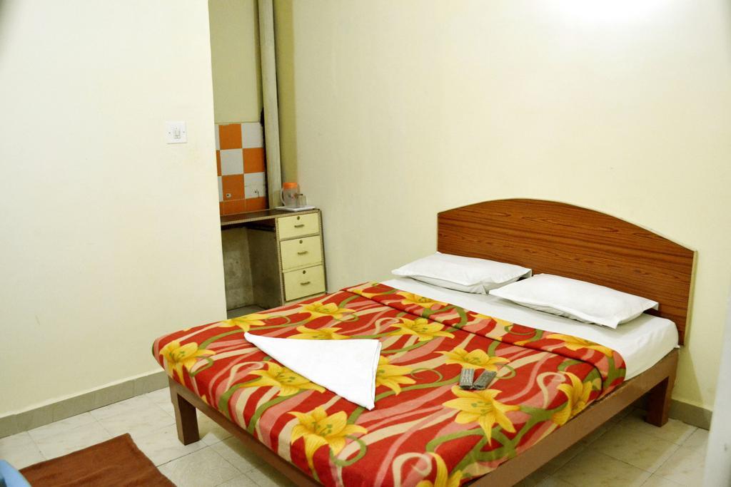 Galaxy Comforts Hotel Mysore Exterior foto