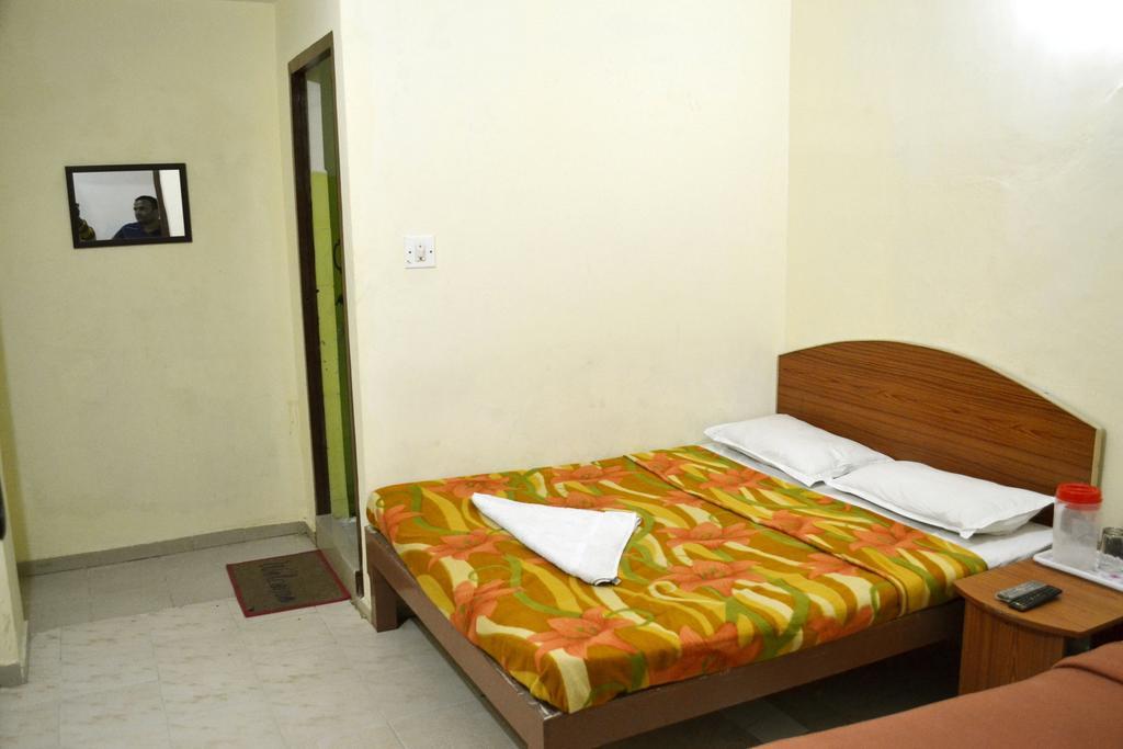 Galaxy Comforts Hotel Mysore Exterior foto