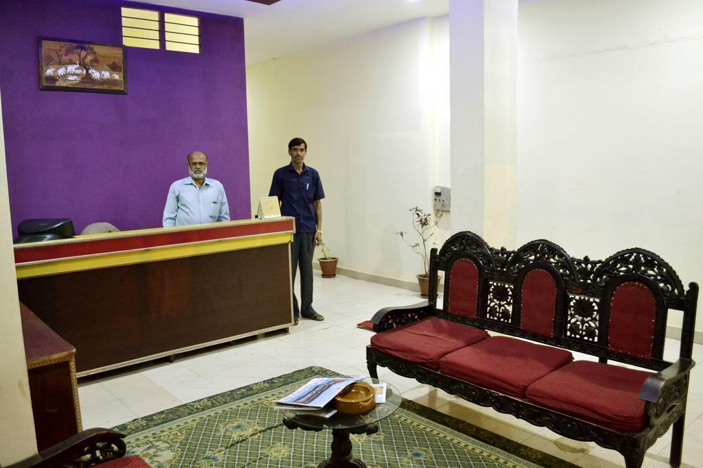 Galaxy Comforts Hotel Mysore Exterior foto