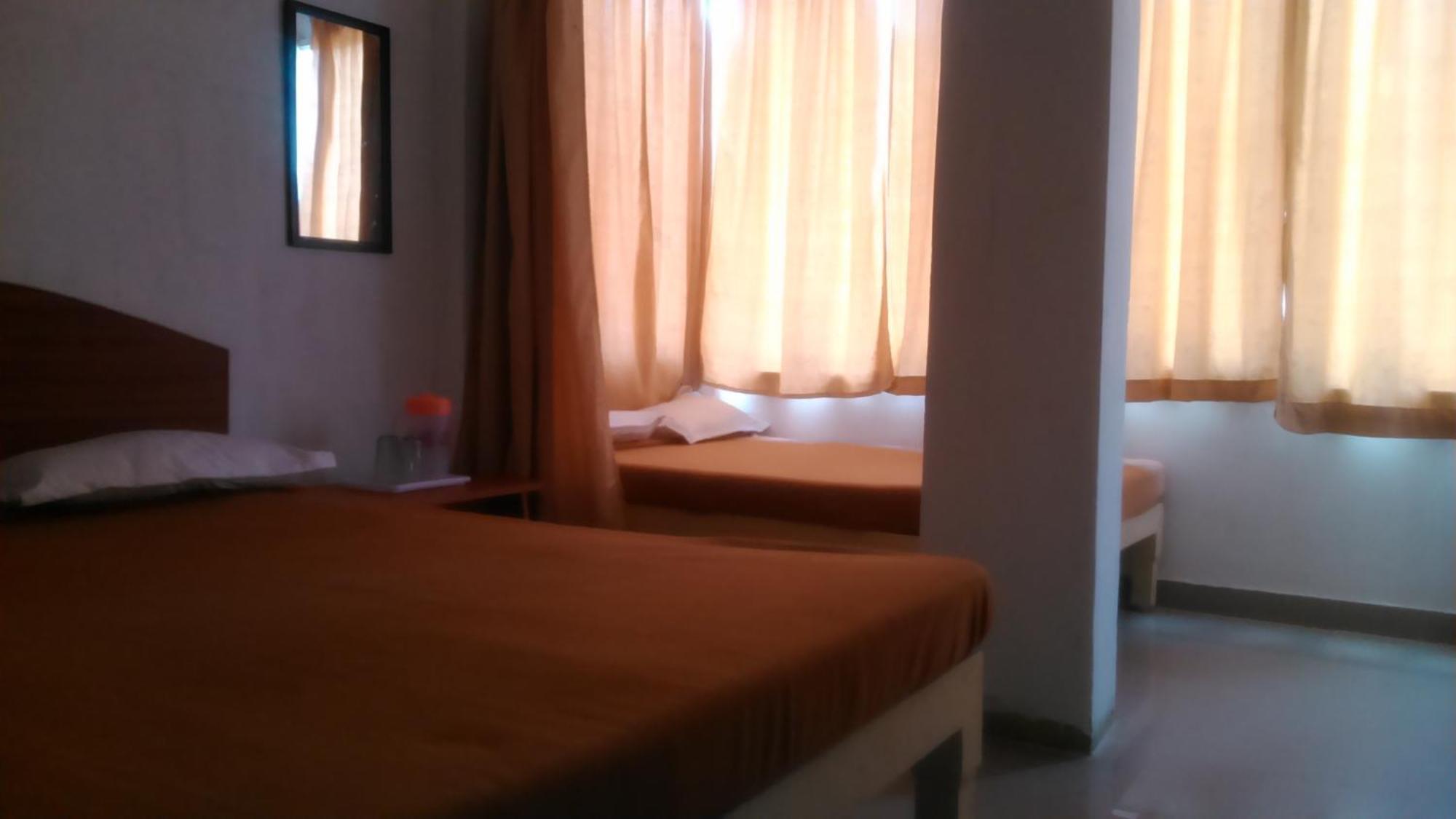 Galaxy Comforts Hotel Mysore Exterior foto